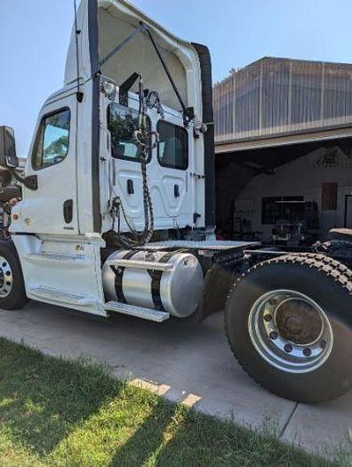 Used 2018 Freightliner Cascadia 125
