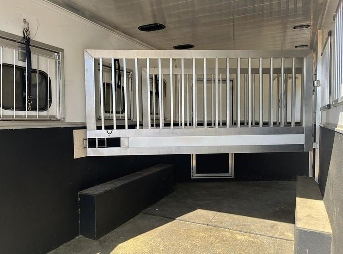 Used 2021 Jamco 3 Horse Reverse Trailer