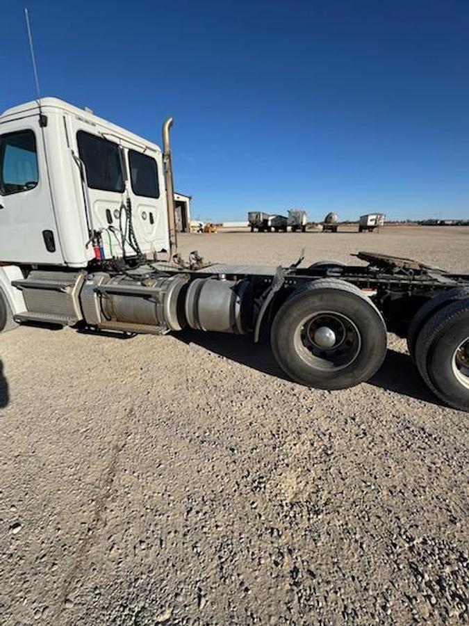 Used 2020 Freightliner Cascadia 126