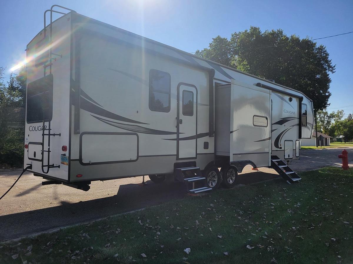 Used 2022 Keystone Cougar 364BHL