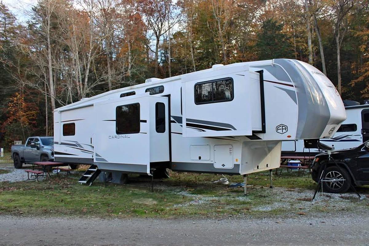 Used 2025 Forest River Cardinal 35FL