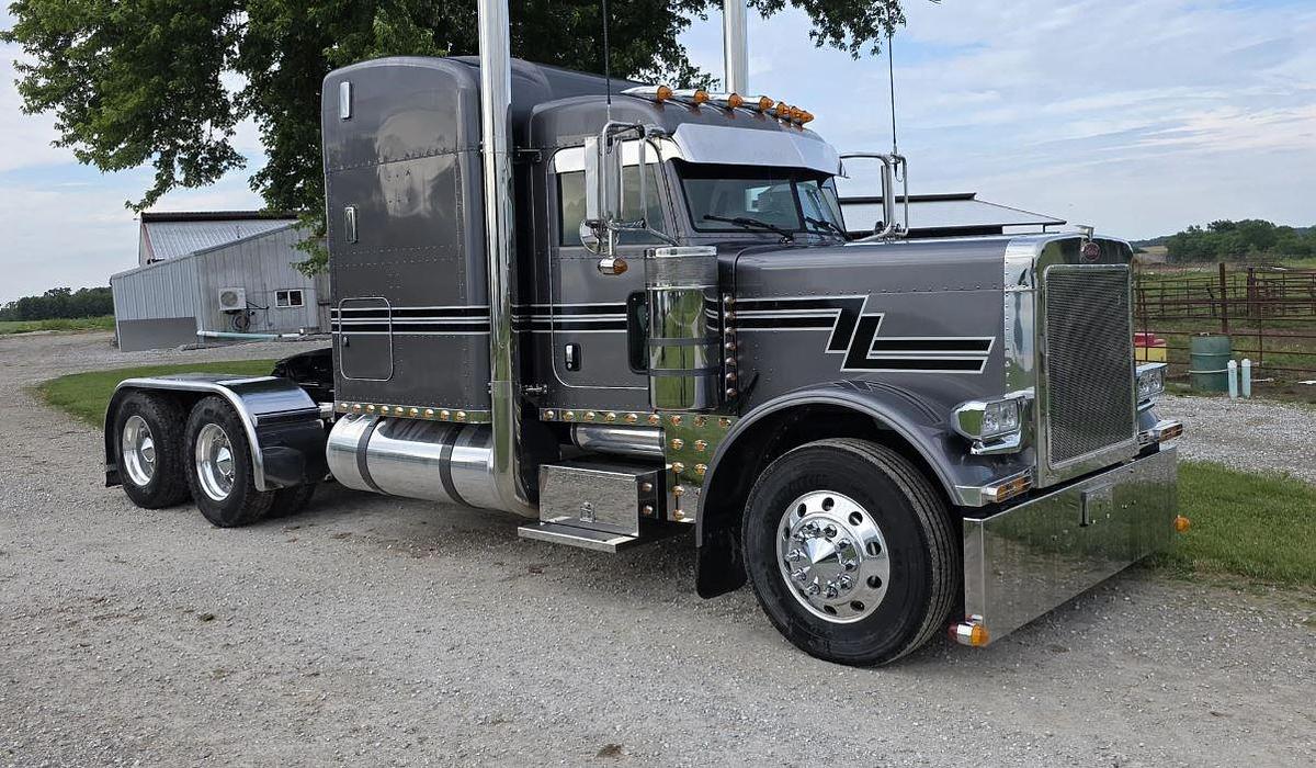 Used 2006 Peterbilt 379 Sleeper Truck