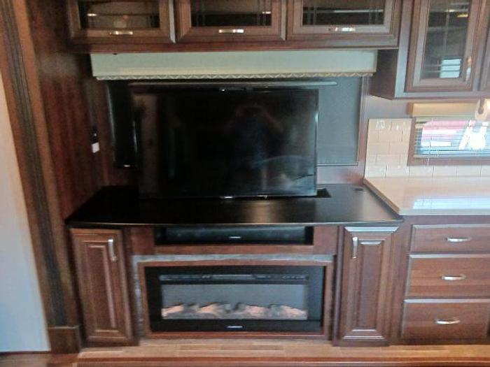 Used 2019 Jayco Pinnacle 36KPTS