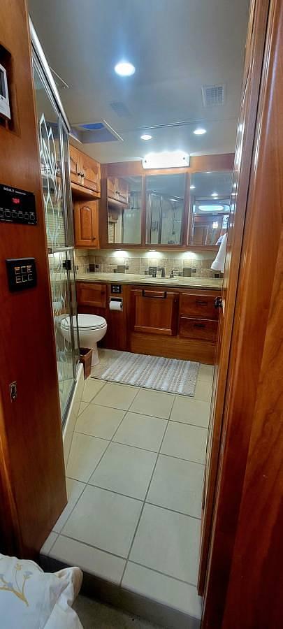 Used 2009 Country Coach Allure 470