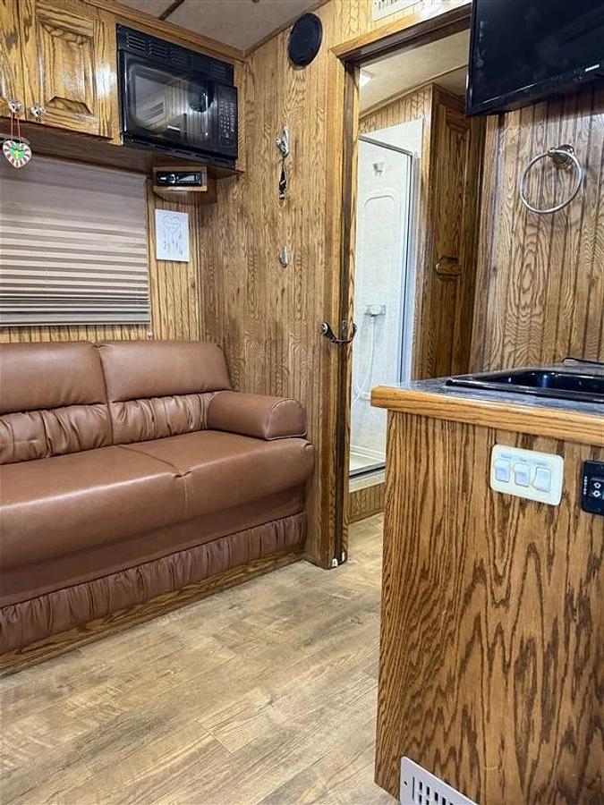 Used 2008 Platinum 3HLQ 3 Horse Trailer