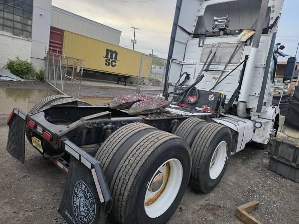 Used 2013 Volvo D13 DNL