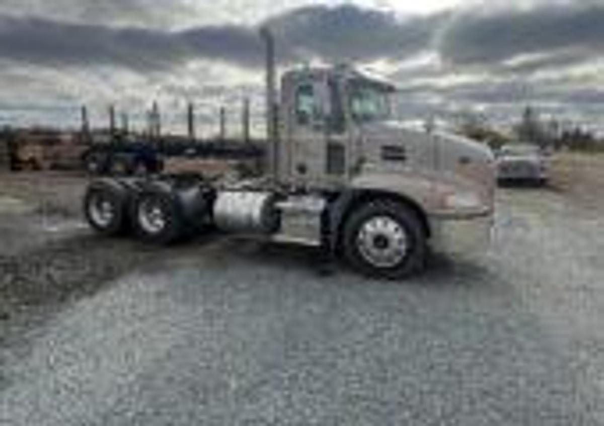 Used 2010 MACK CXU Day Cab Semi Truck