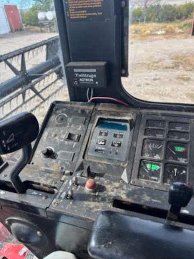 Used 1992 CASE IH 1688 Combine