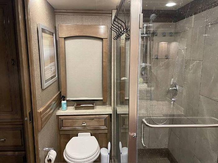 Used 2020 Fleetwood Discovery LXE 44B