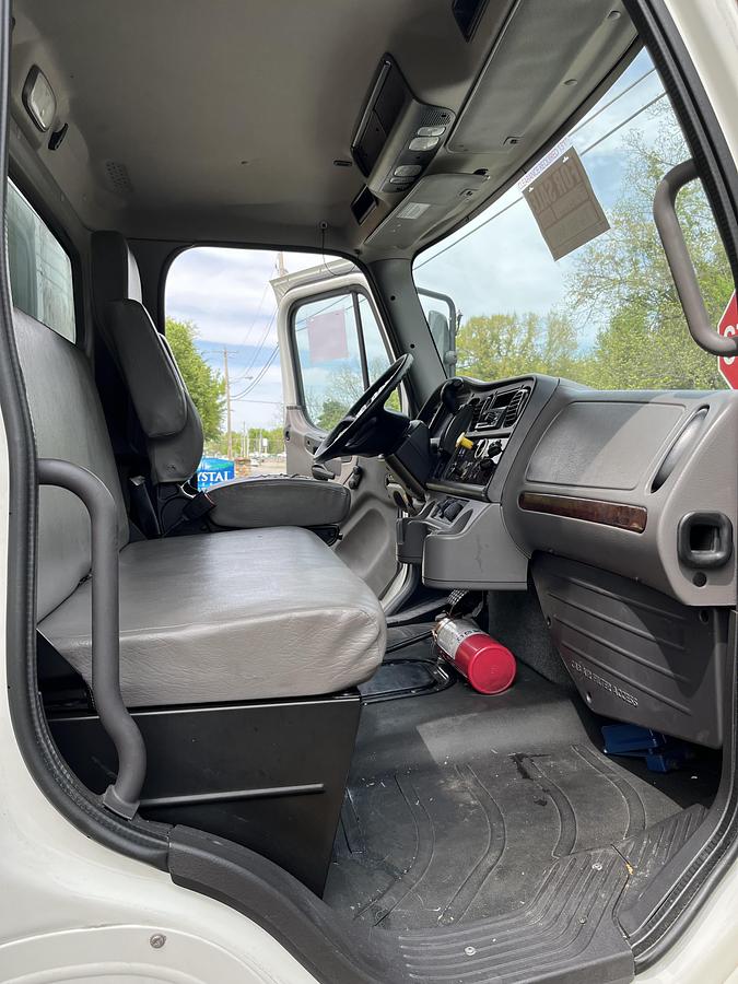 Used 2020 Freightliner M2 106 26ft Box Truck W/ Liftgate