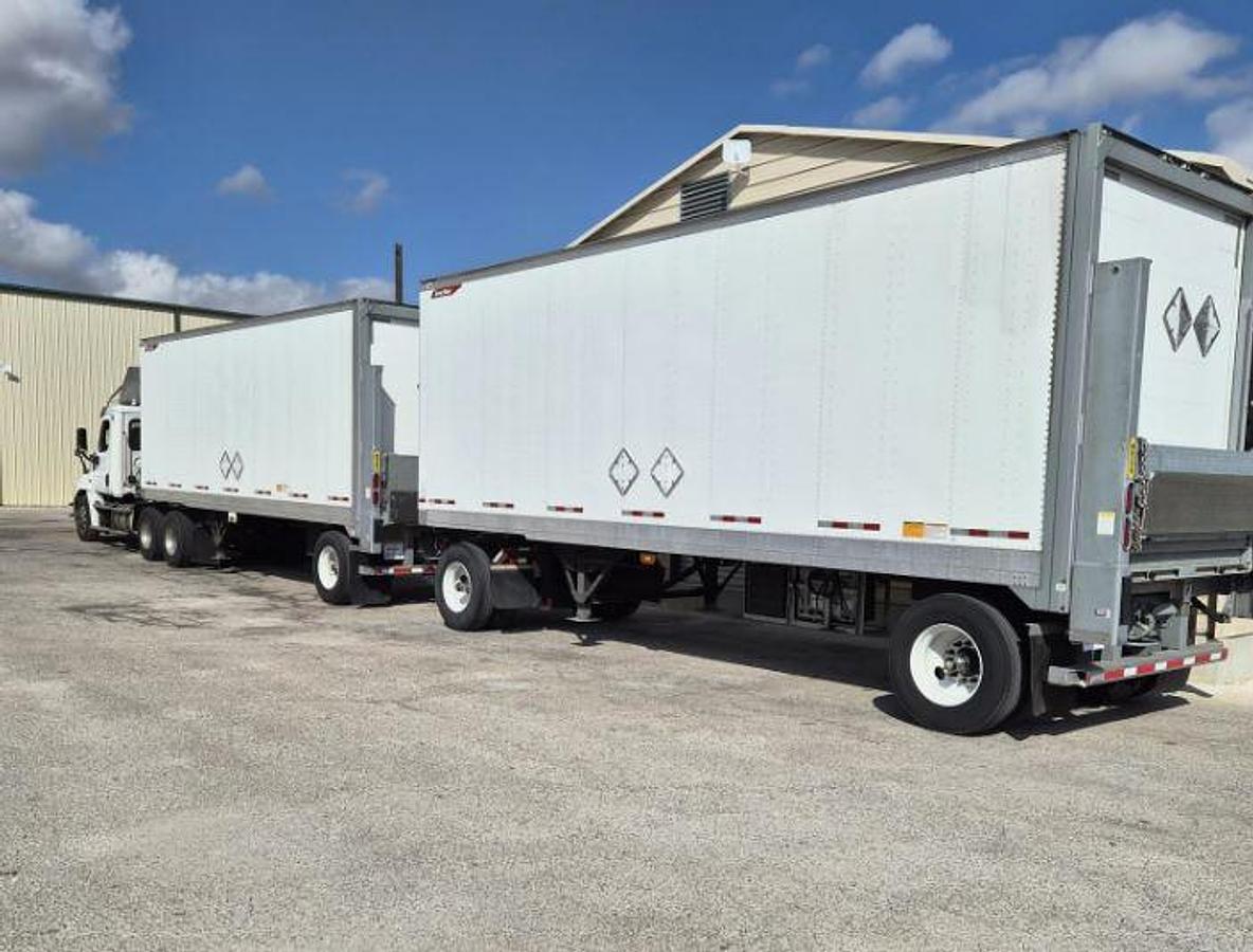 Used 2019 Great Dane 28 Ft Dry Van Pup Trailer with Liftgate