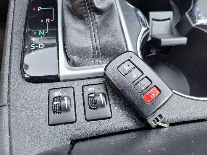 Used 2017 Toyota Highlander XLE AWD