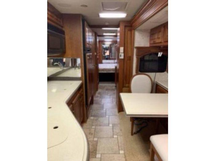 Used 2005 Monaco Camelot 40PBT