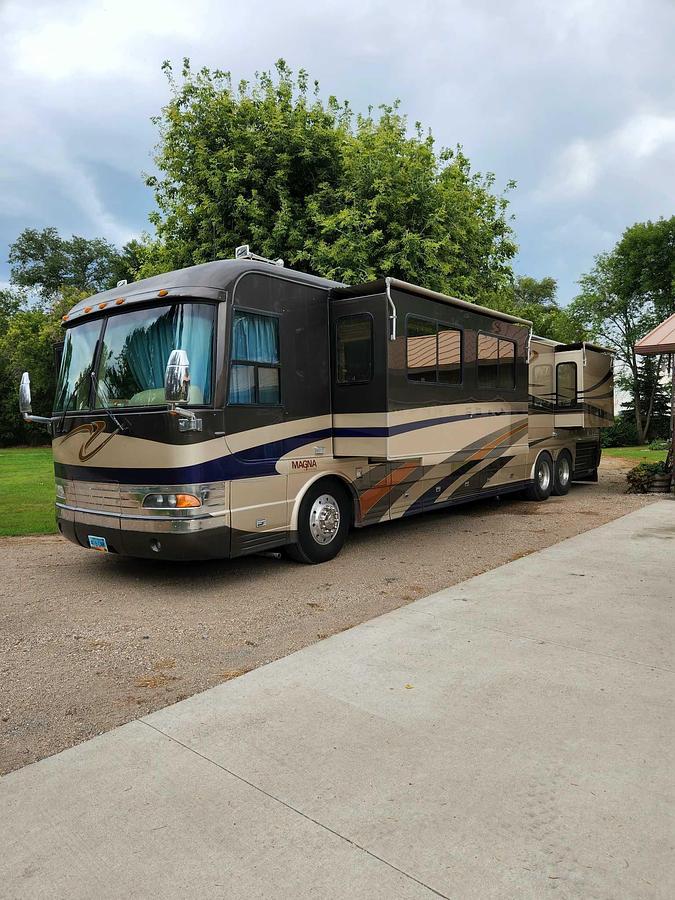 Used 2001 Country Coach Magna