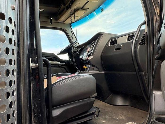 Used 2023 KENWORTH T880
