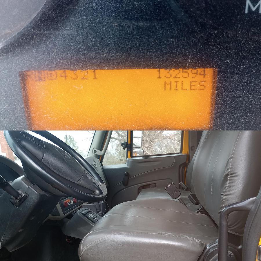 Used 2011 Petersen TL3 Lightning Loader Grapple Truck