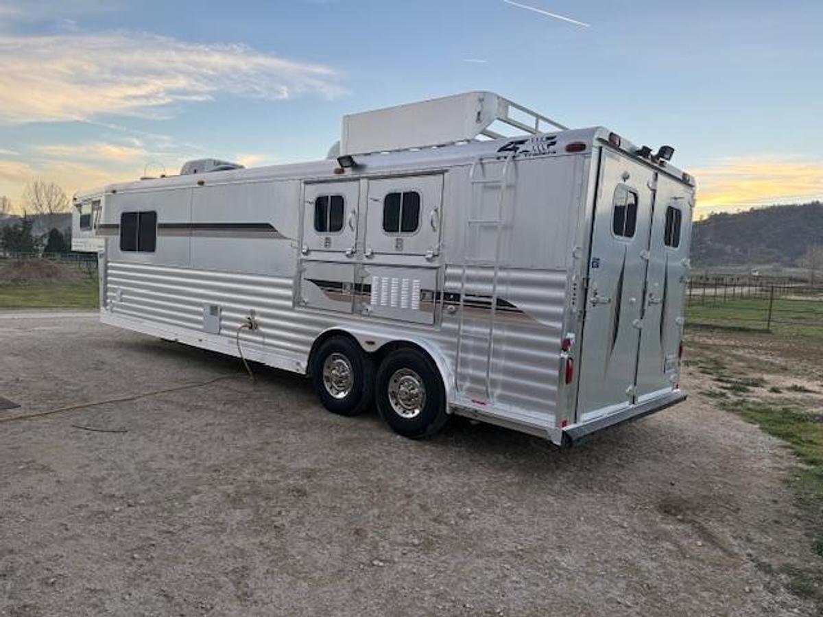 Used 2004 4 Star 2 Horse