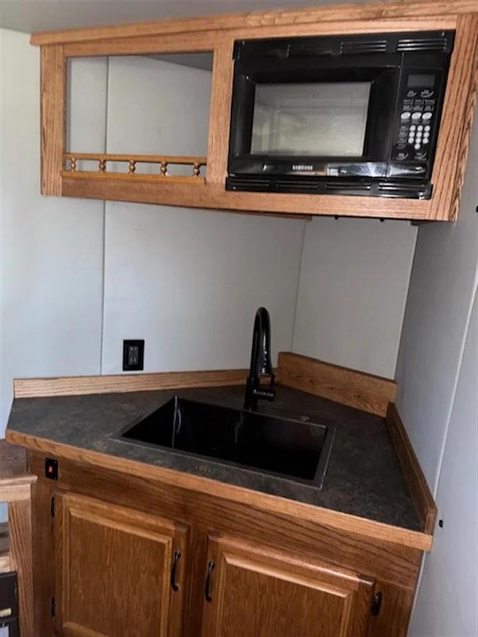 Used 2002 Sooner Revolution 4 Horse