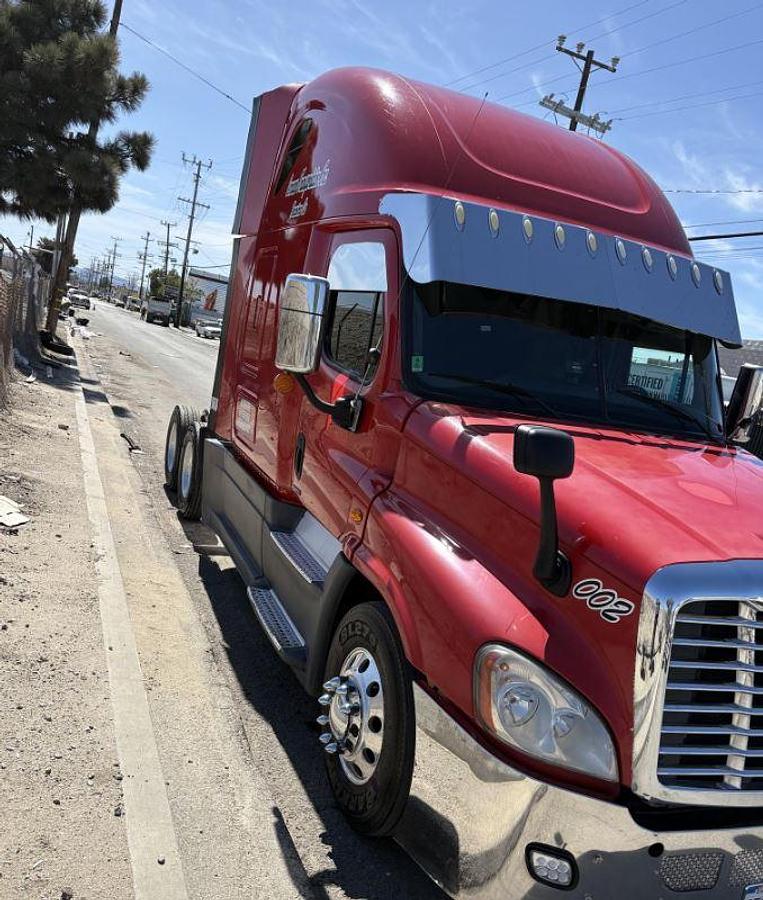 Used 2015 FREIGHTLINER CASCADIA 125