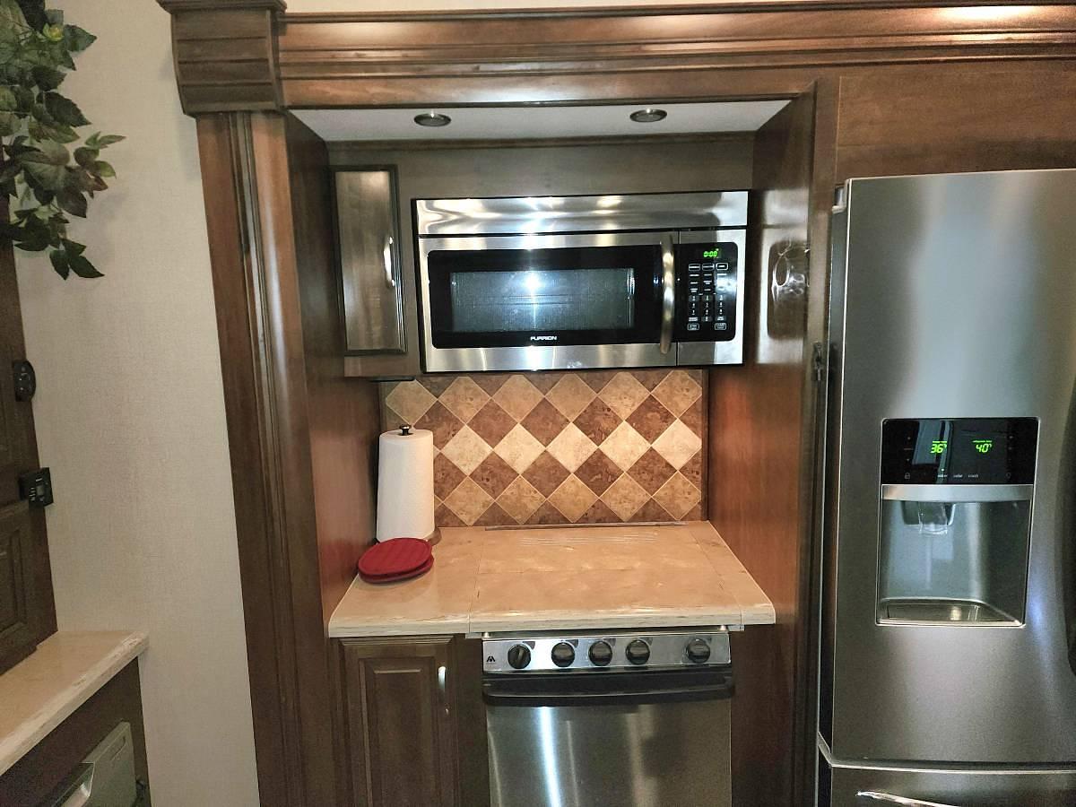 Used 2015 Forest River Cardinal 3450RL