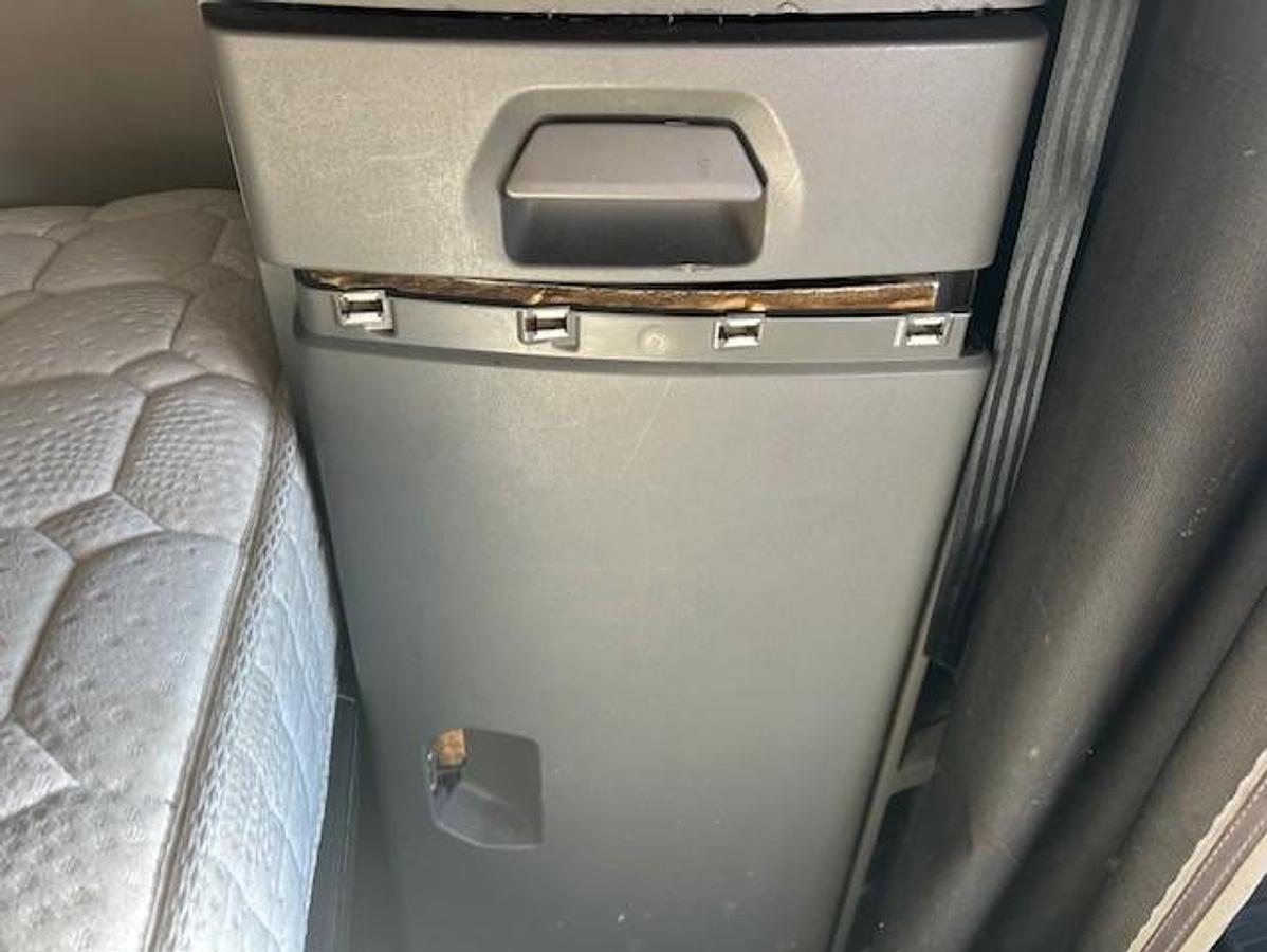 Used 2023 VOLVO VNL64T760 Sleeper Semi Truck