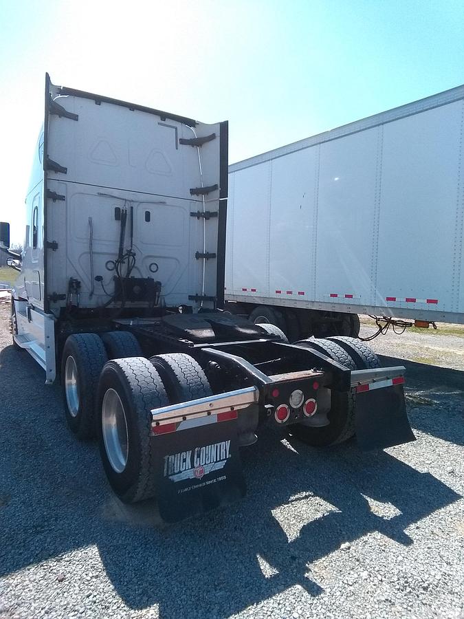 Used 2019 Freightliner Cascadia 126