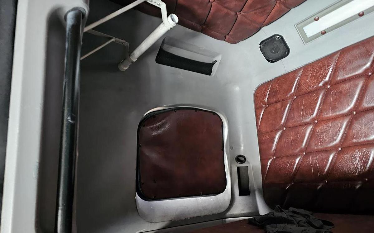 Used 2001 FREIGHTLINER FLD120 CLASSIC Conventional Sleeper Semi