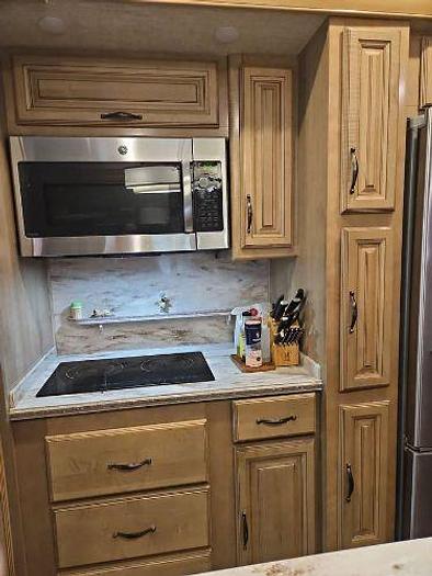 Used 2016 Redwood RW38RL