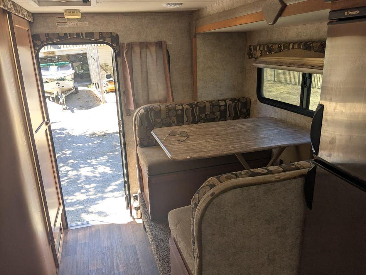 Used 2016 Adventurer 89RVS Motorhome