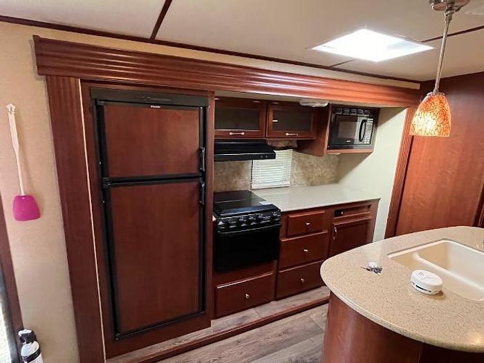 Used 2015 Evergreen Sun Valley S299DBH