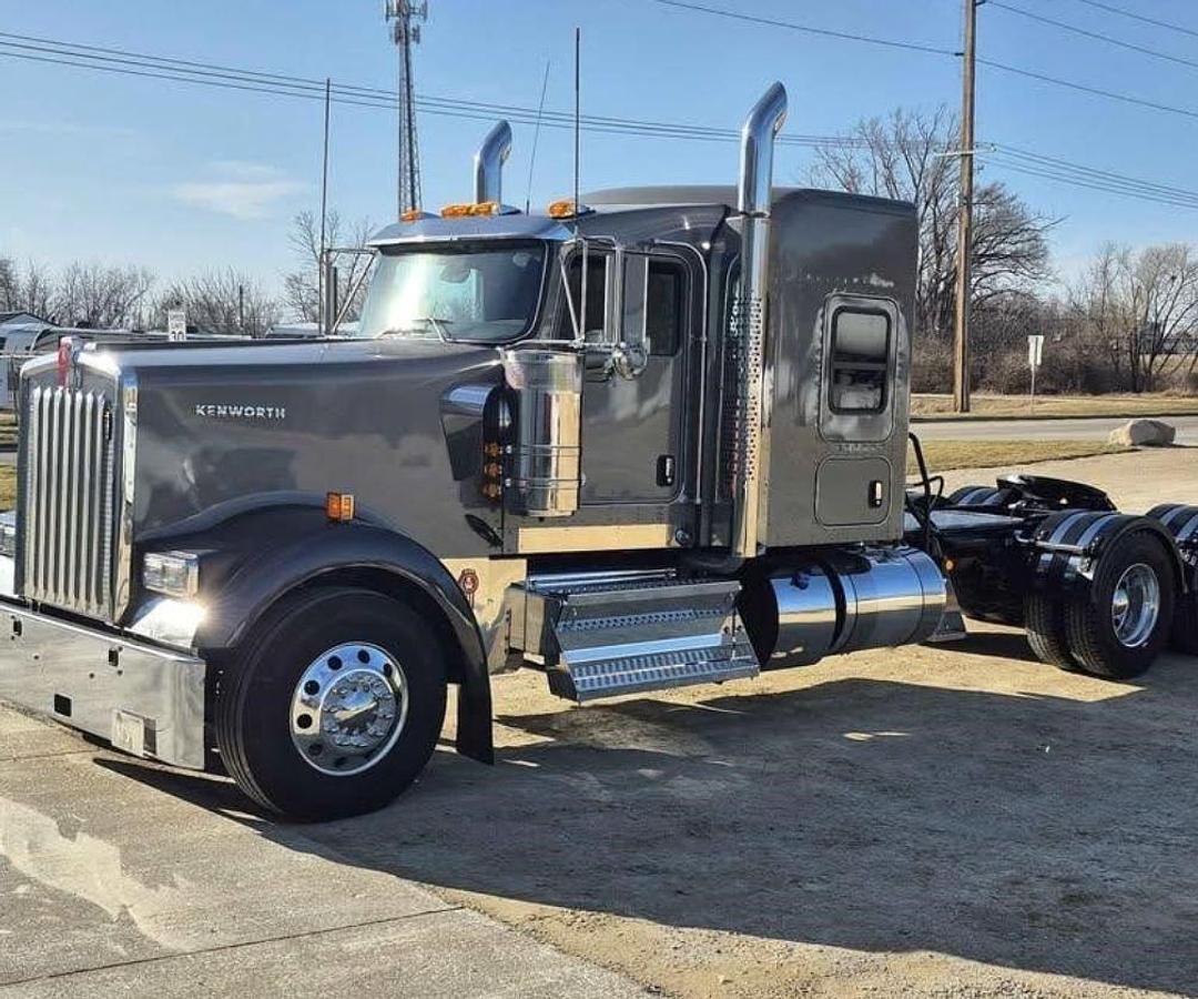 Used 2026 Kenworth W900L Sleeper Semi Truck