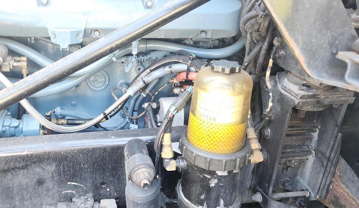 Used 1999 FREIGHTLINER FLD120 Conventional Sleeper Semi