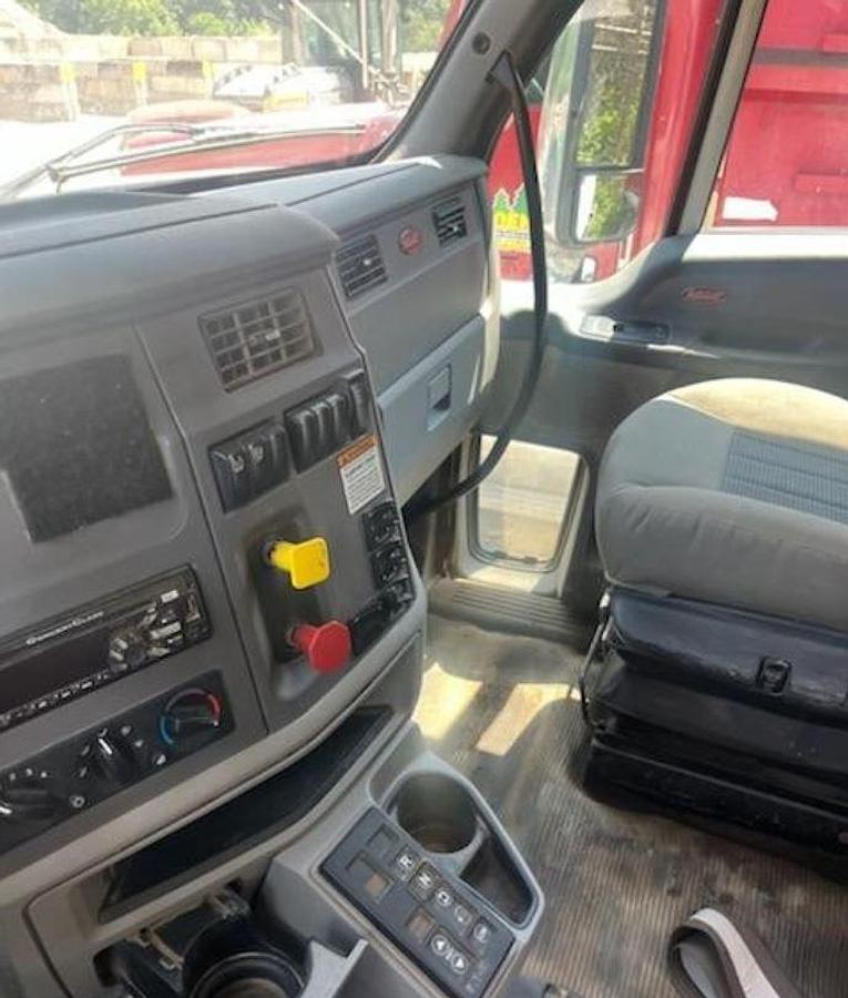 Used 2015 Peterbilt 587