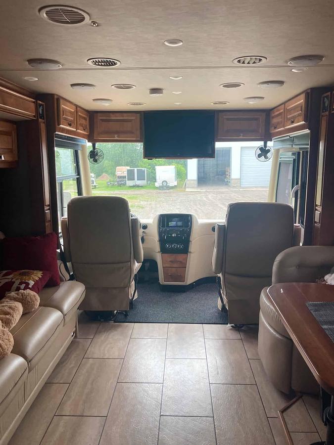 Used 2017 Tiffin Motorhomes Allegro Breeze 32BR Class A Motorhome