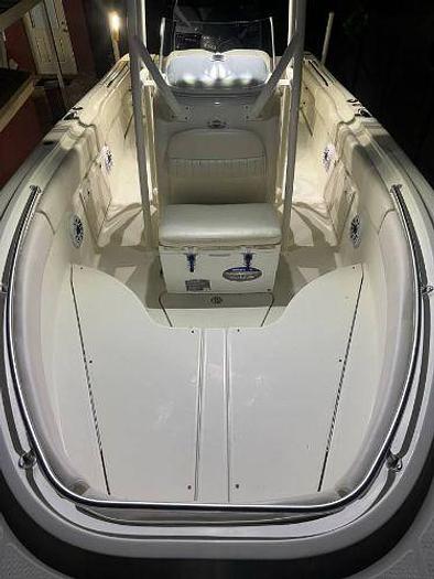 Used 2006 Hydra-Sports Vector CC25