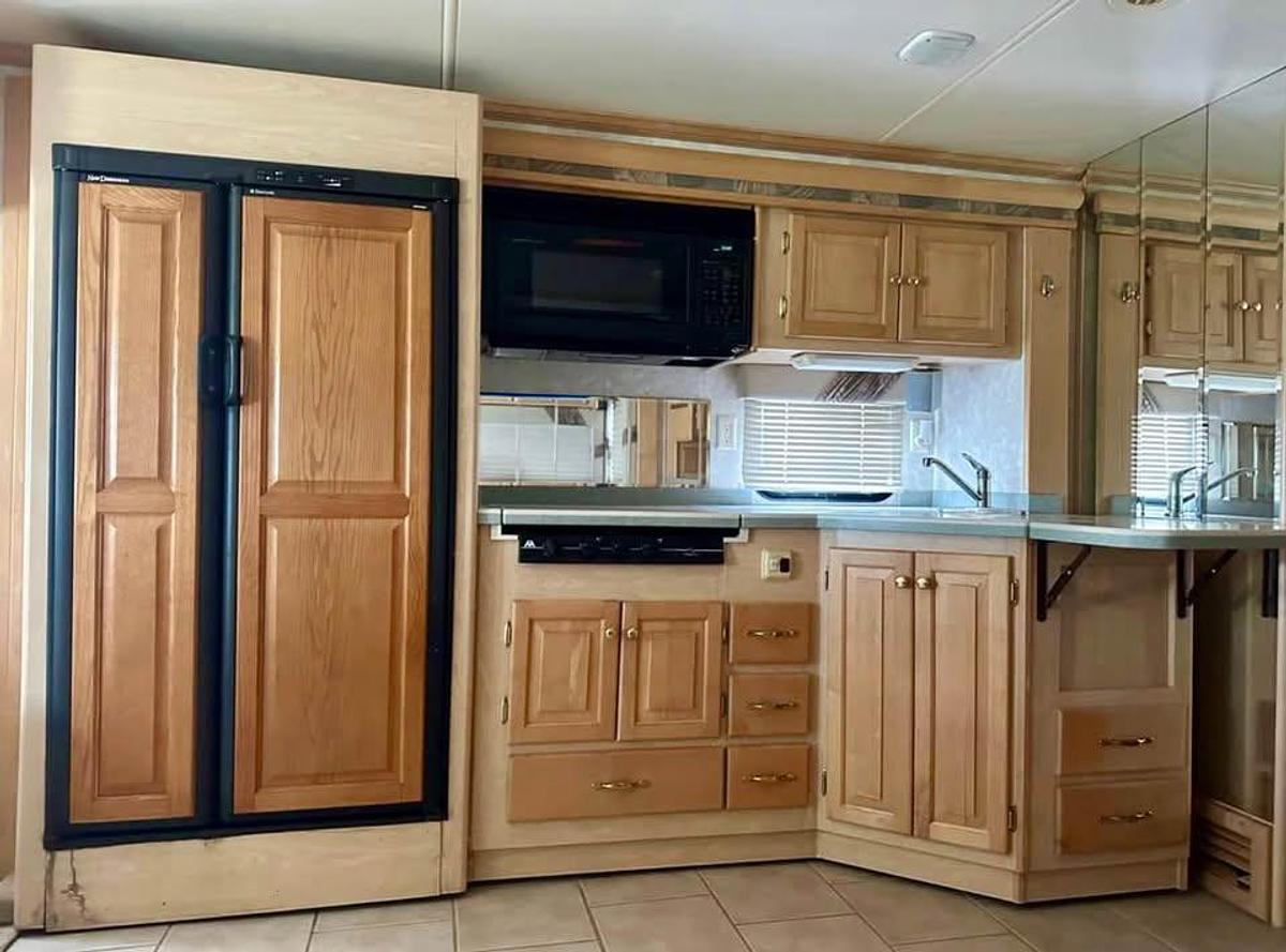 Used 2004 Tiffin Motorhomes Phaeton 40TGH