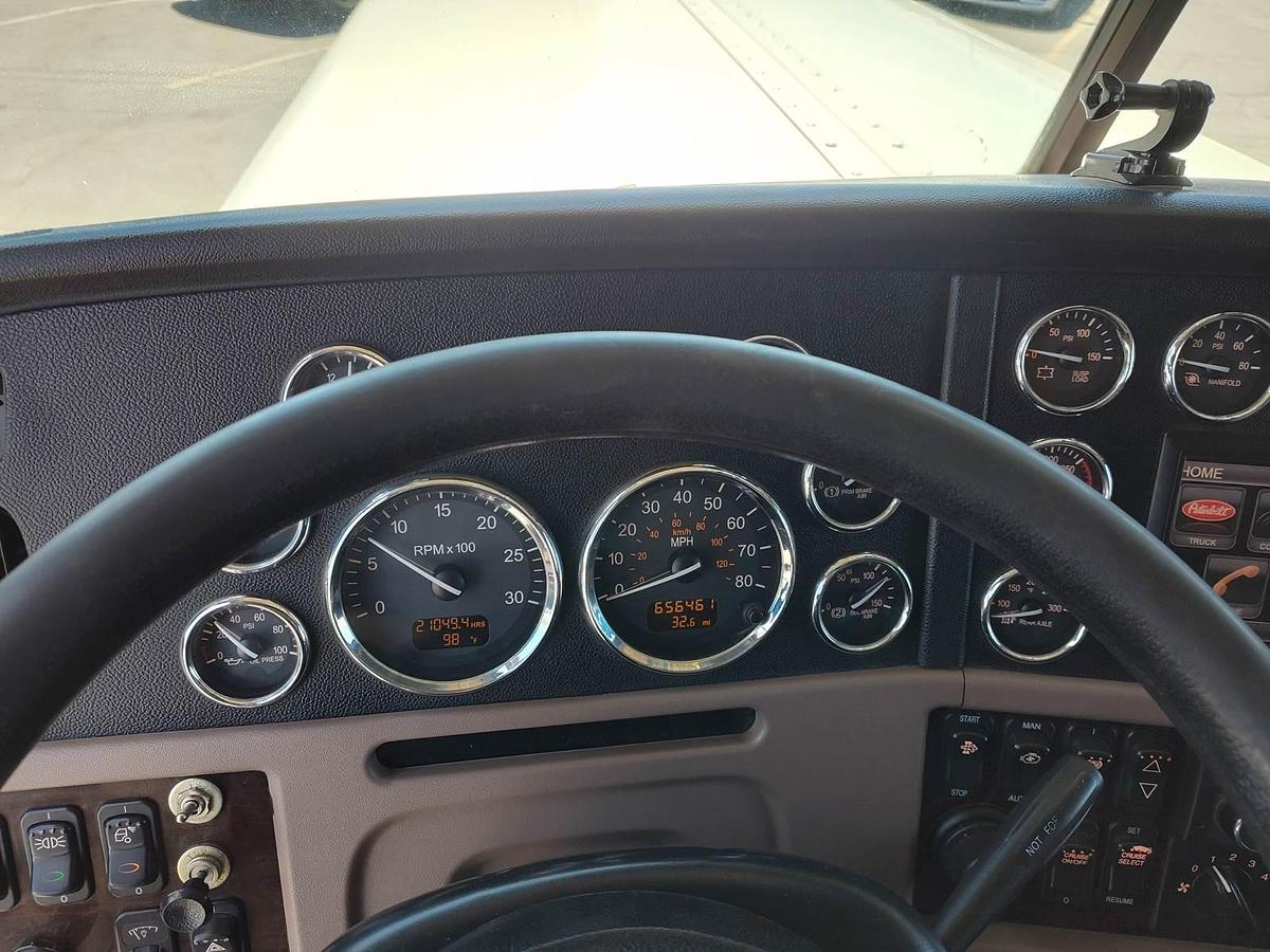 Used 2015 Peterbilt 389 Sleeper Semi Truck