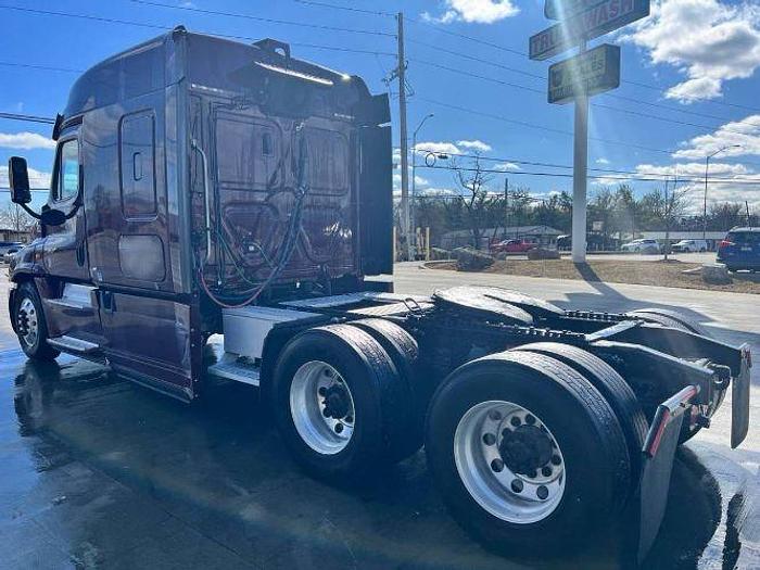 Used 2018 Freightliner Cascadia 125