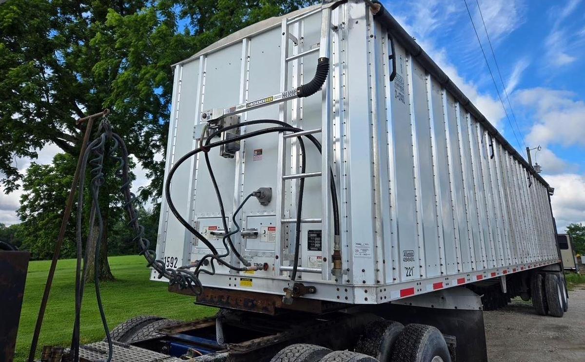 Used 2021 Valley Farms Industries Belt Trailer