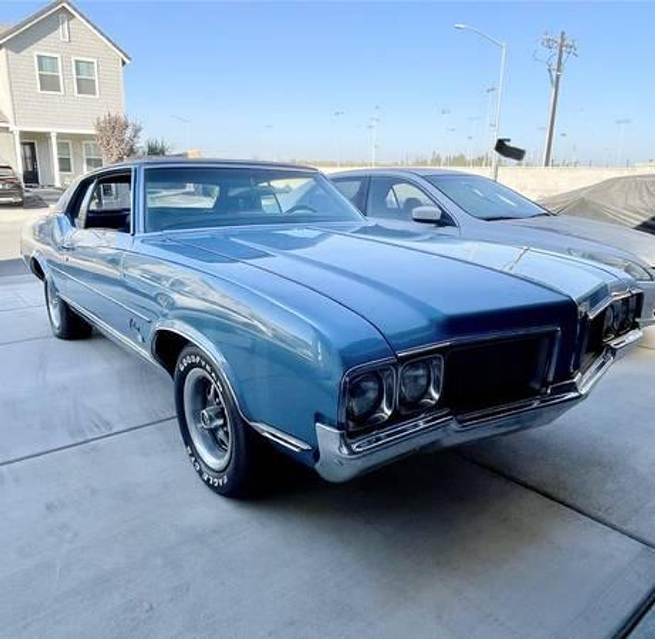Used 1970 Oldsmobile Cutlass Supreme Holiday Coupe