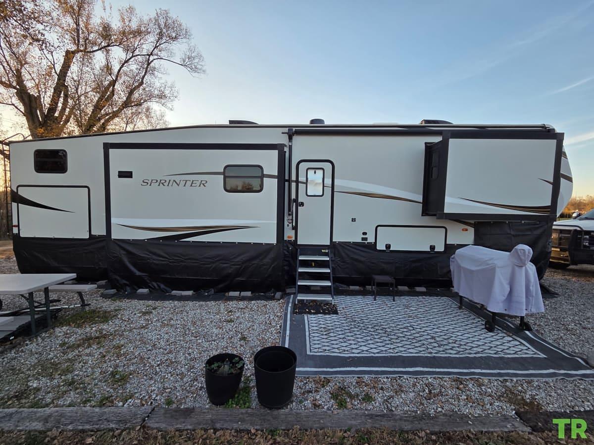 Used 2021 Keystone Sprinter Limited 3620FWLBH Fifth Wheel – Bunkhouse – Washer & Dryer – Custom Skirting – Full-Time Ready