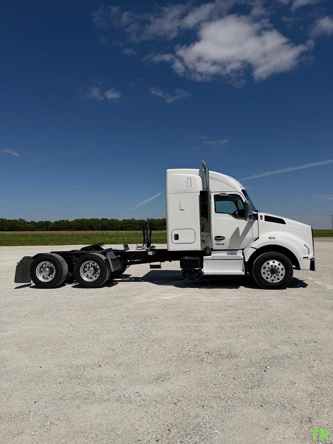 Used 2021 Kenworth T880