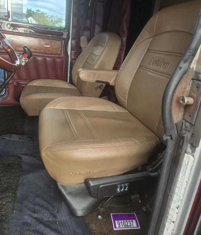 Used 2001 PETERBILT 379EXHD Conventional Sleeper Semi