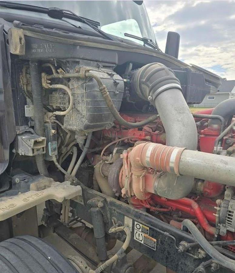 Used 2017 Peterbilt 579 Sleeper Semi Truck