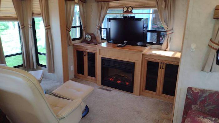 Used 2009 Glacier Bay 322RE 5th Wheel RV