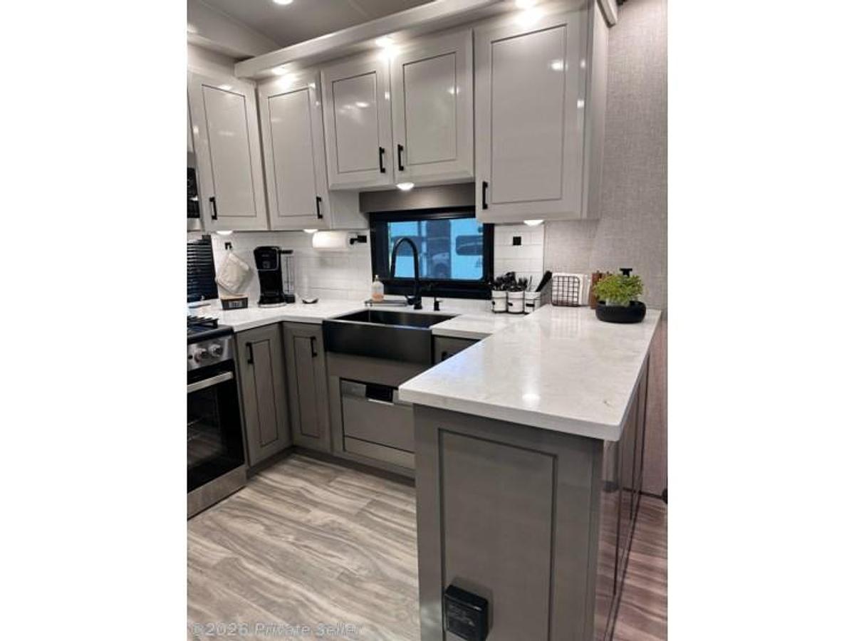 Used 2024 Jayco Pinnacle 38fbrk