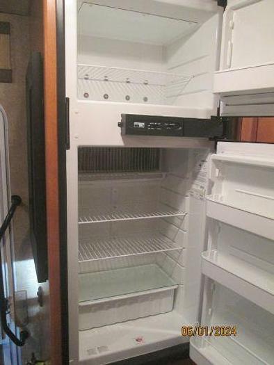 Used 2013 Winnebago Vista 30T