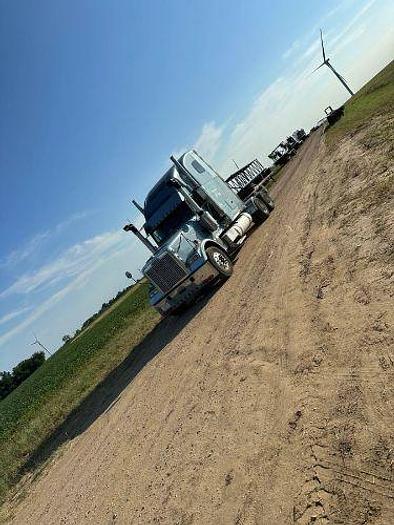 Used 2006 Freightliner Classic 132