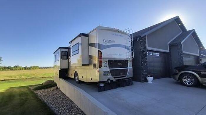 Used 2006 Fleetwood Discovery 39L