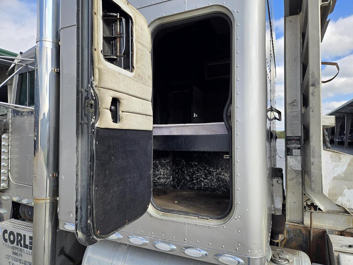 Used 1995 Peterbilt 379 Sleeper Semi Truck